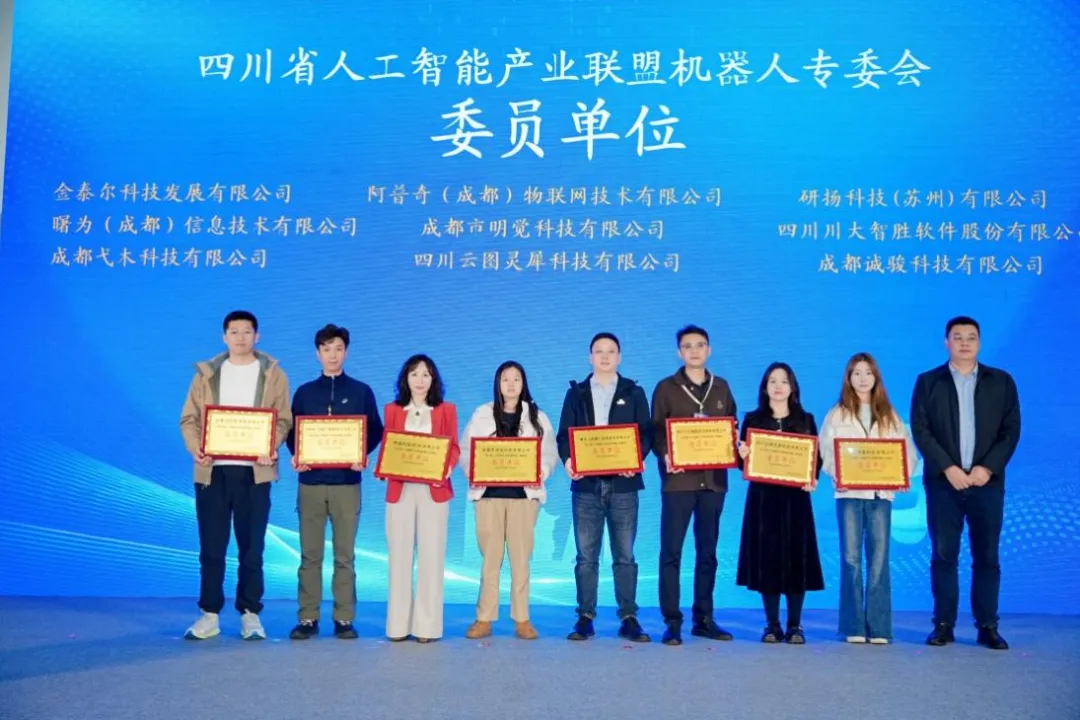 右二诚骏科技总经理助理陆子钰